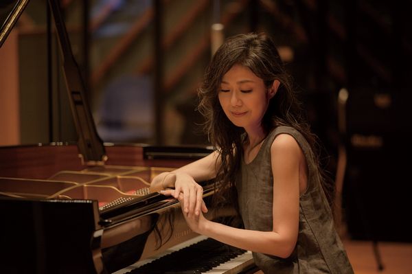 satomi_kawakami_photo.jpg